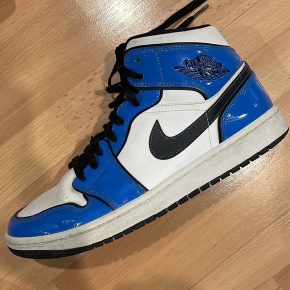 Jordan 1 Mid SE “Signal Blue” - Picture 6 of 8